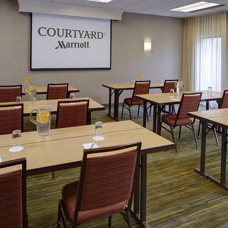Courtyard By Marriott Indianapolis Airport Hotel Bagian luar foto