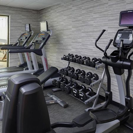 Courtyard By Marriott Indianapolis Airport Hotel Bagian luar foto