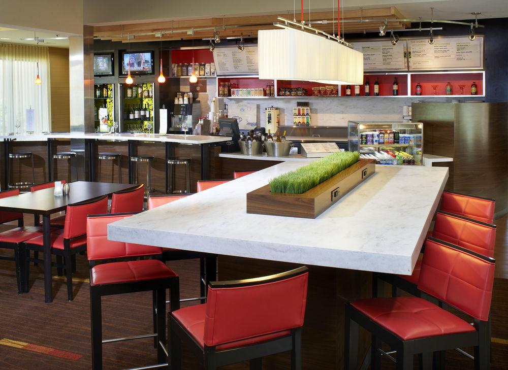 Courtyard By Marriott Indianapolis Airport Hotel Bagian luar foto