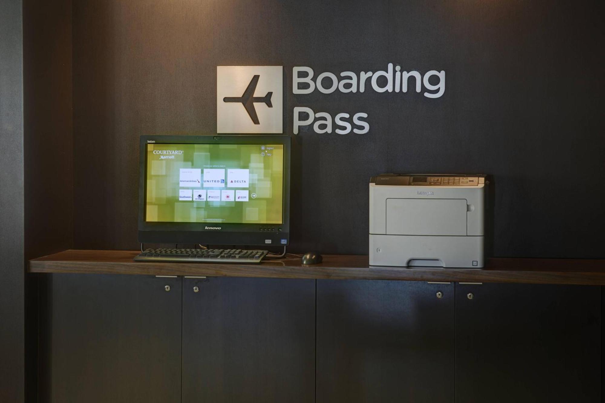Courtyard By Marriott Indianapolis Airport Hotel Bagian luar foto