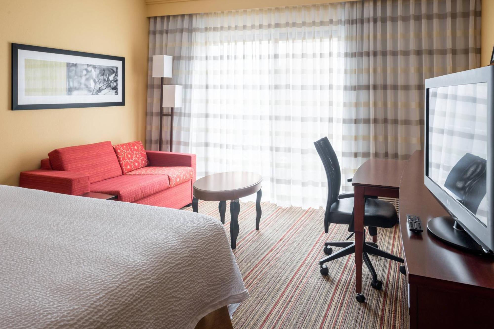 Courtyard By Marriott Indianapolis Airport Hotel Bagian luar foto
