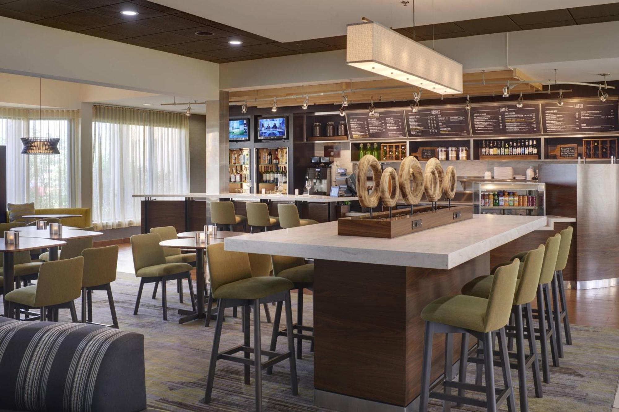 Courtyard By Marriott Indianapolis Airport Hotel Bagian luar foto