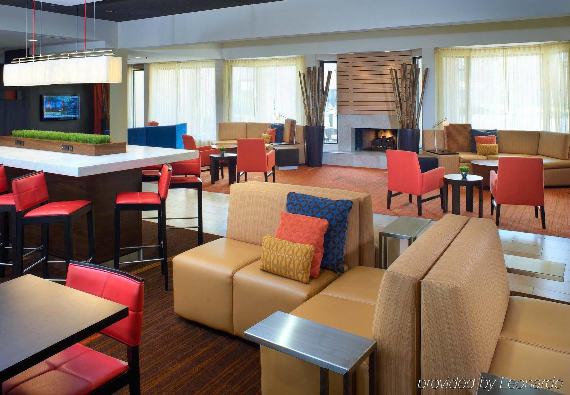 Courtyard By Marriott Indianapolis Airport Hotel Bagian luar foto
