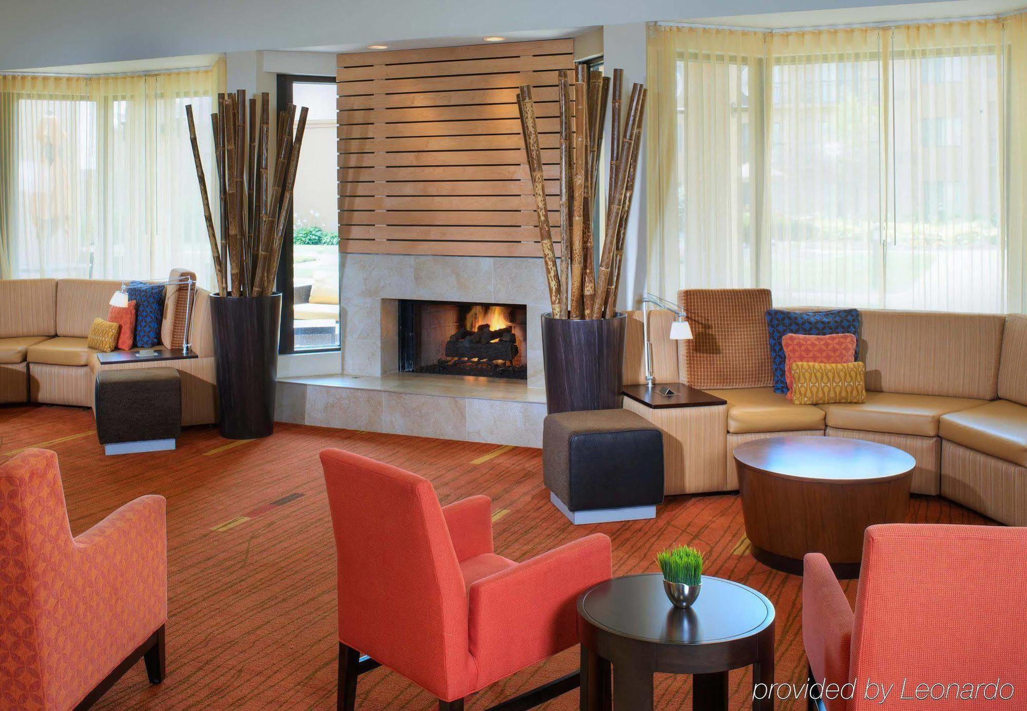 Courtyard By Marriott Indianapolis Airport Hotel Bagian luar foto