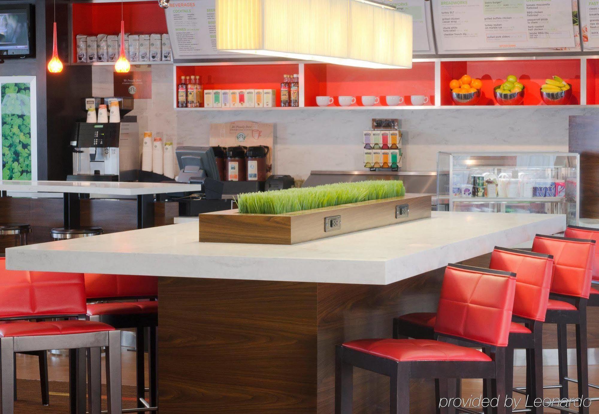 Courtyard By Marriott Indianapolis Airport Hotel Bagian luar foto