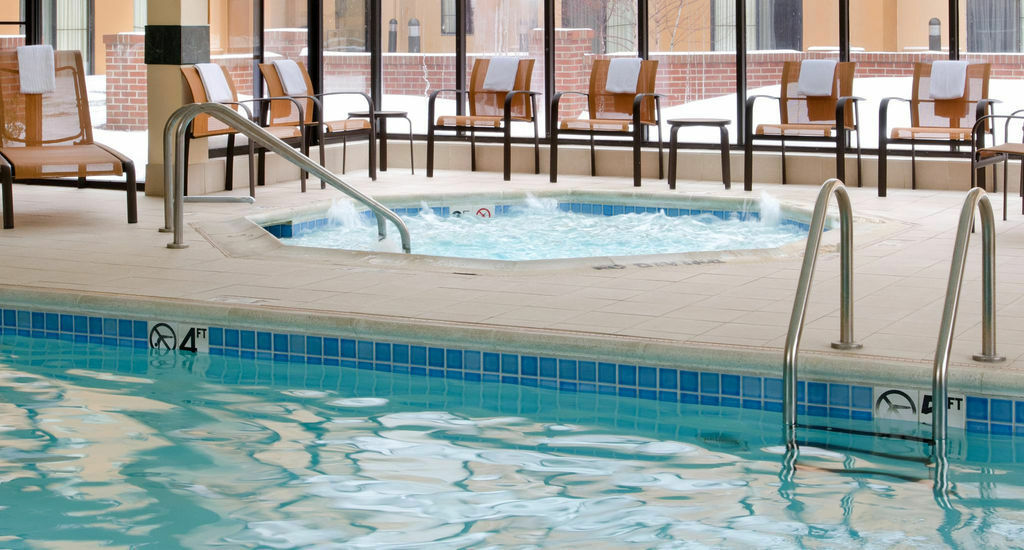 Courtyard By Marriott Indianapolis Airport Hotel Bagian luar foto