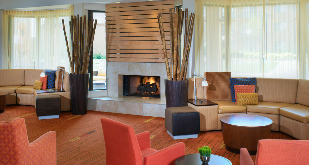 Courtyard By Marriott Indianapolis Airport Hotel Bagian luar foto