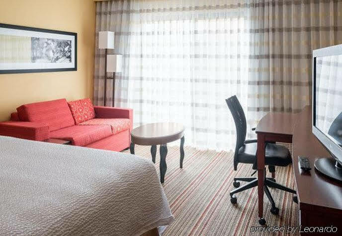 Courtyard By Marriott Indianapolis Airport Hotel Bagian luar foto