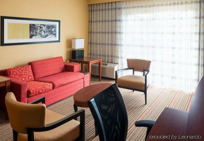 Courtyard By Marriott Indianapolis Airport Hotel Bagian luar foto