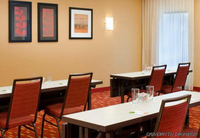 Courtyard By Marriott Indianapolis Airport Hotel Bagian luar foto