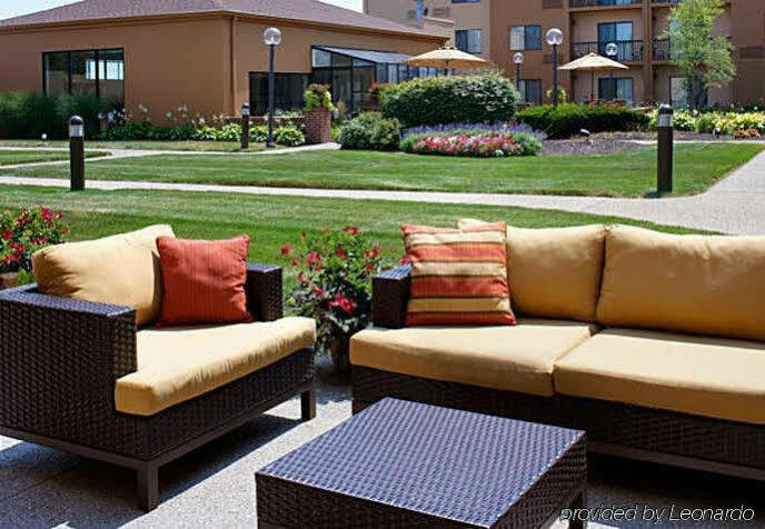 Courtyard By Marriott Indianapolis Airport Hotel Bagian luar foto